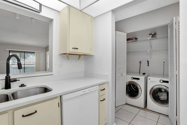Building Photo - 9413 Boca Cove Cir