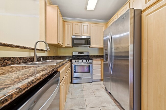 Photo - 300 N El Molino Ave (Pasadena, CA) Apartment