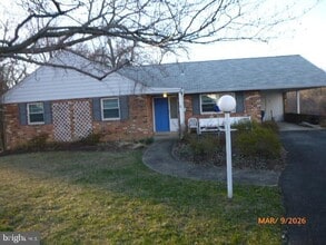 Building Photo - 6608 Fairlawn Dr