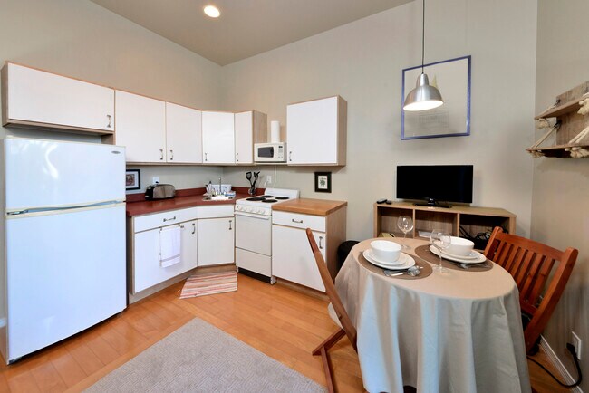 Kitchen and dining area - 77-6128A Mamalahoa Hwy