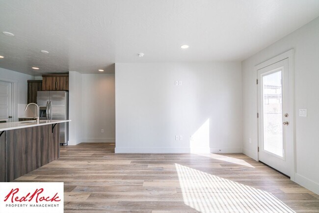 Foto del edificio - Innovative Design! 4 Bedroom Home in the Beautiful Desert Playa Community