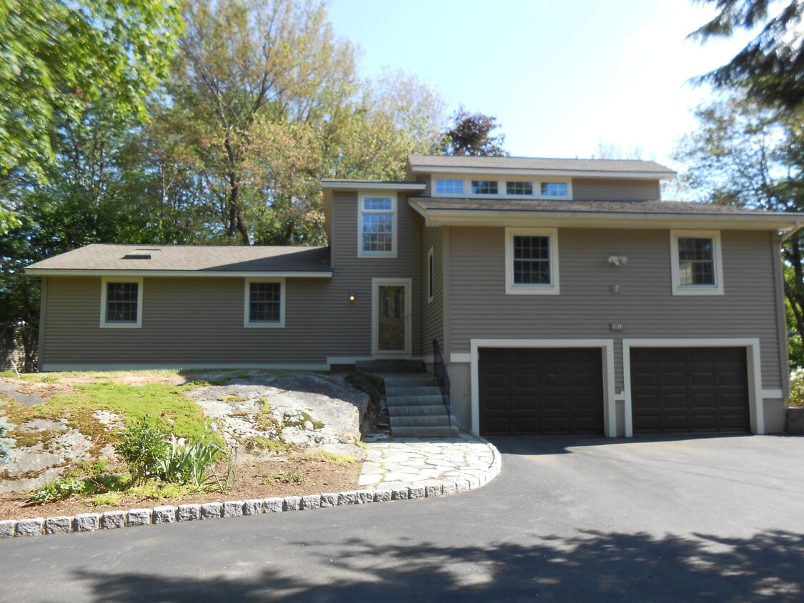 1651 River Rd, Manchester, NH 03104 House for Rent in Manchester, NH