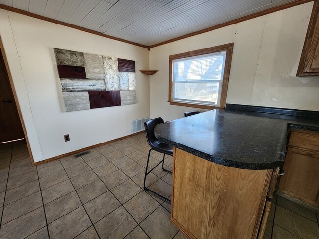 Building Photo - 700 W Ridgeway Ave