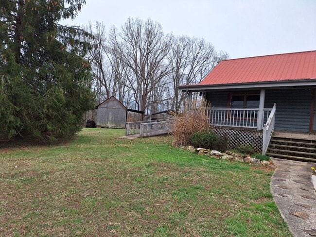 Building Photo - Log Cabin