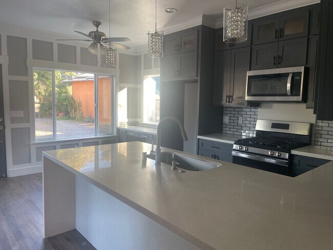 Building Photo - 2112 Eicher Ave