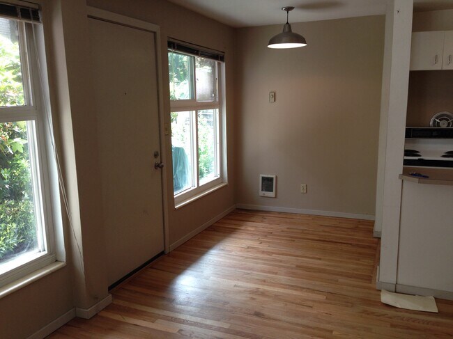 Foto del edificio - 1226 Taylor Ave N