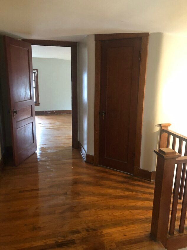 Upstairs foyer - 132 N Crestmoor Ave