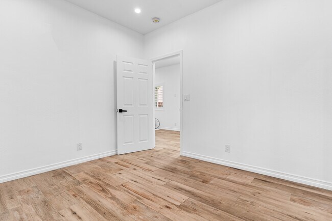 Foto del edificio - 44735 Johnston Dr