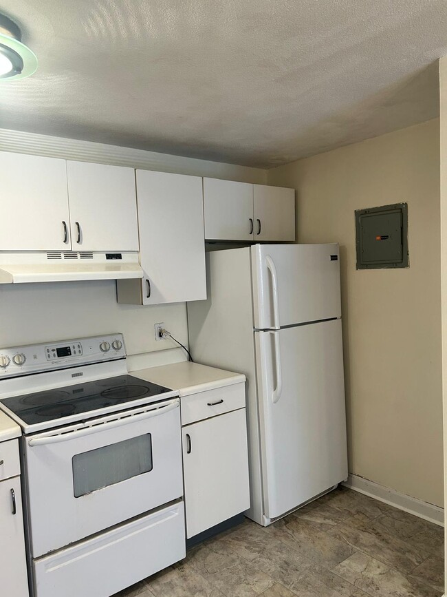 Building Photo - 16A Mayberry Dr