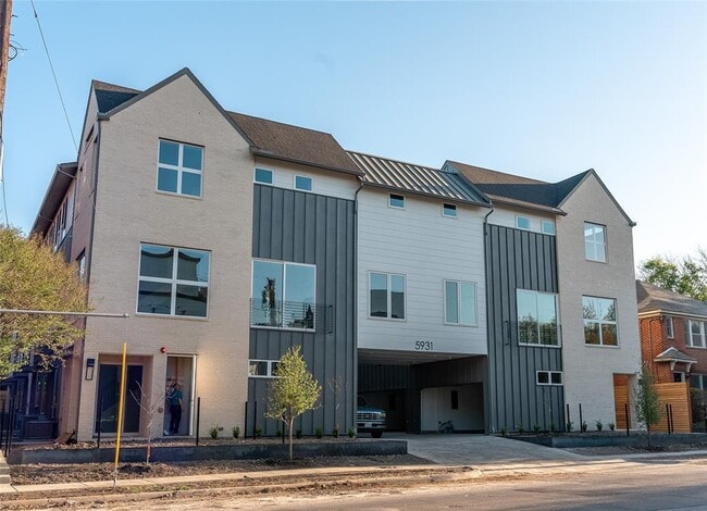 Building Photo - 5931 Ross Ave