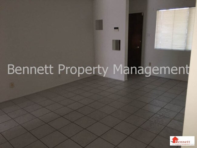 Foto del edificio - 9801 N 11th St