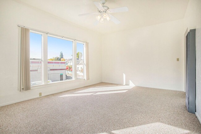 Foto del edificio - 3117-3117 Santa Clara Ave
