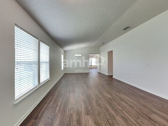 Foto del edificio - 76227 Deerwood Dr