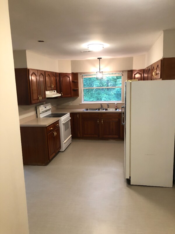 Foto del edificio - 321 Hillcrest Dr