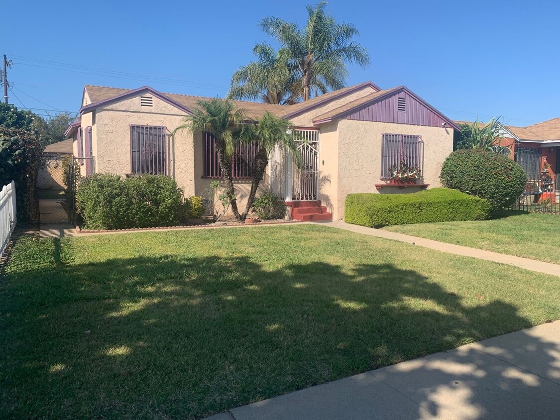 Primary Photo - 3bd/1ba home in Rosewood. Huge backyard an...