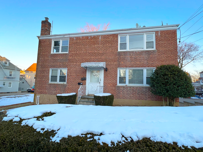 Building Photo - 744 Palisade Ave