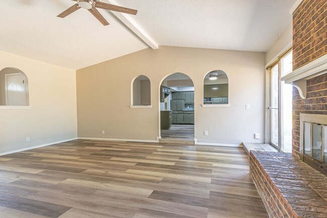 Foto del edificio - Newly remodeled 3 Bed 2 Bath in Yukon!