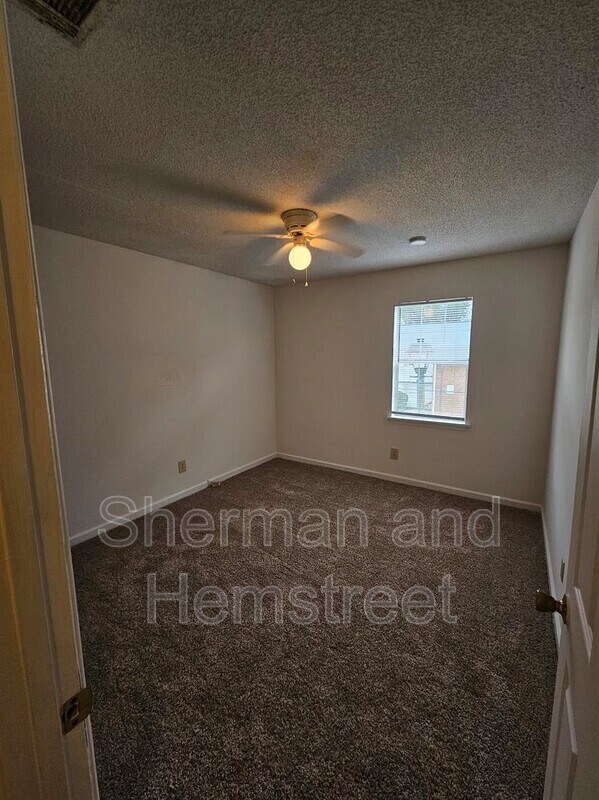 Building Photo - 318 Commons Dr