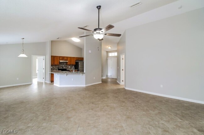 Building Photo - 2556 Traverse Ave