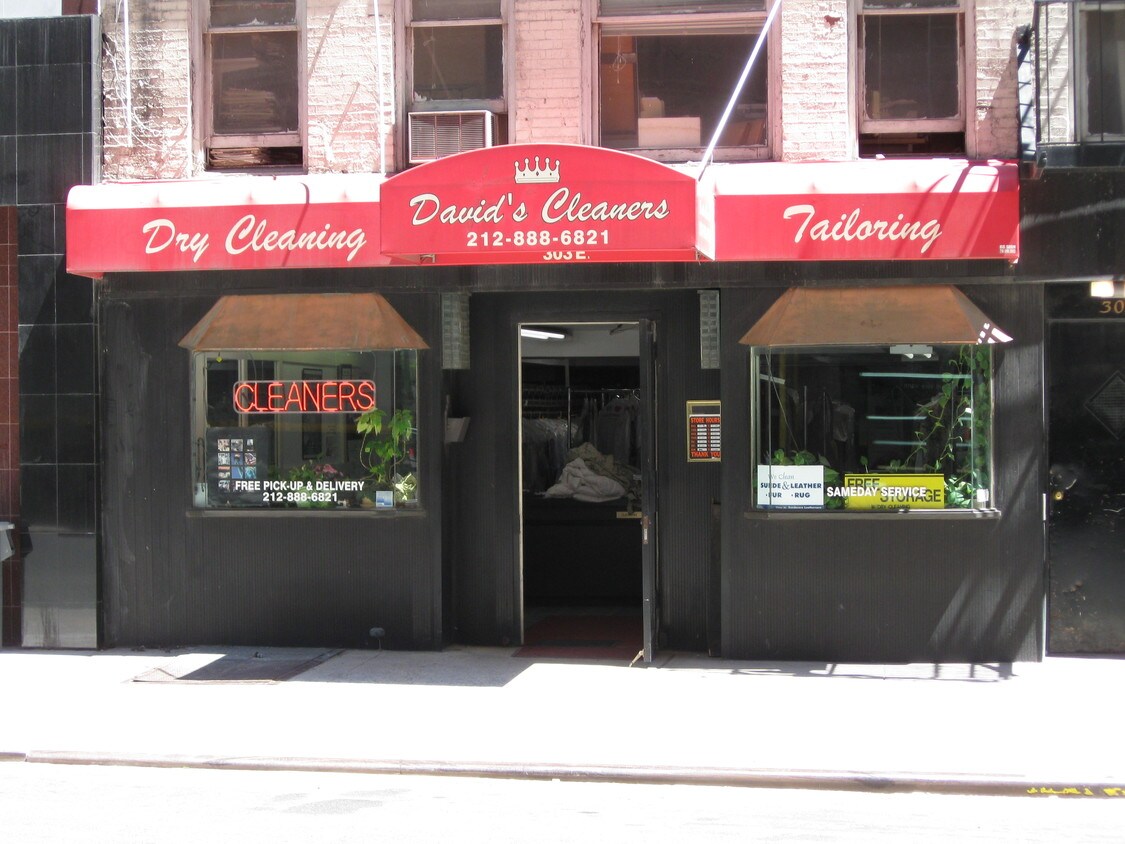 Building Photo - 303 E 46th St