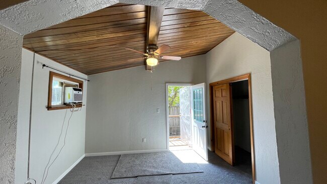 Building Photo - 14105 Sycamore Ave