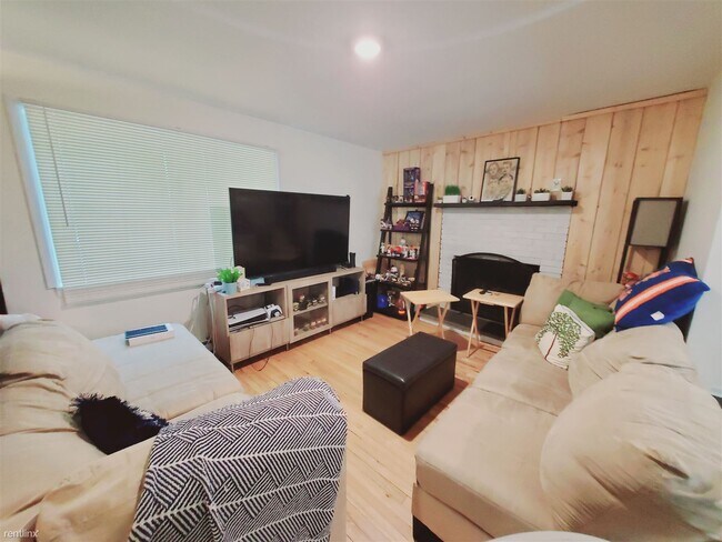 Foto del edificio - 3 br, 3 bath Townhome - 84 Warren St Unit D