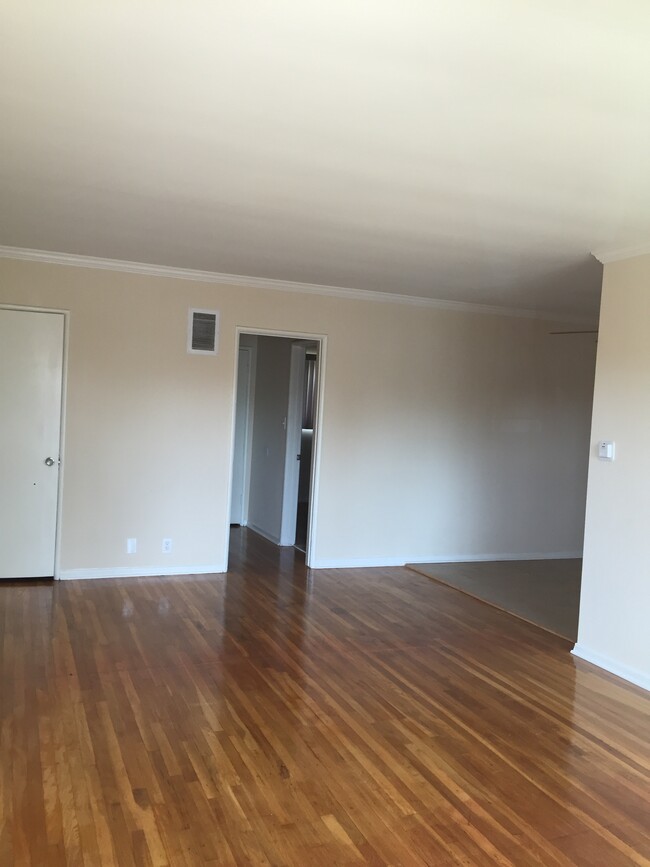 Foto del edificio - 14913 Hartland St