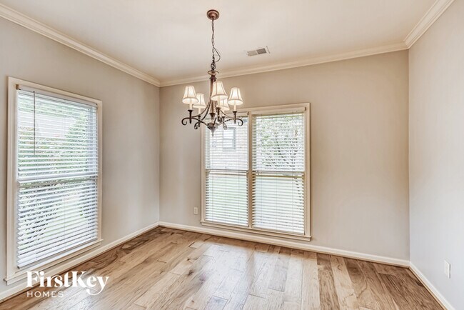 Building Photo - 3611 Courtyard Ln