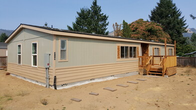 Building Photo - 210 Arrow Way