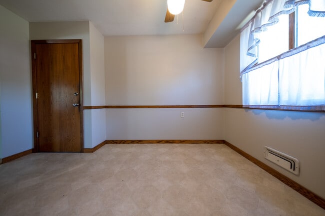 Building Photo - 961 Whitney Dr