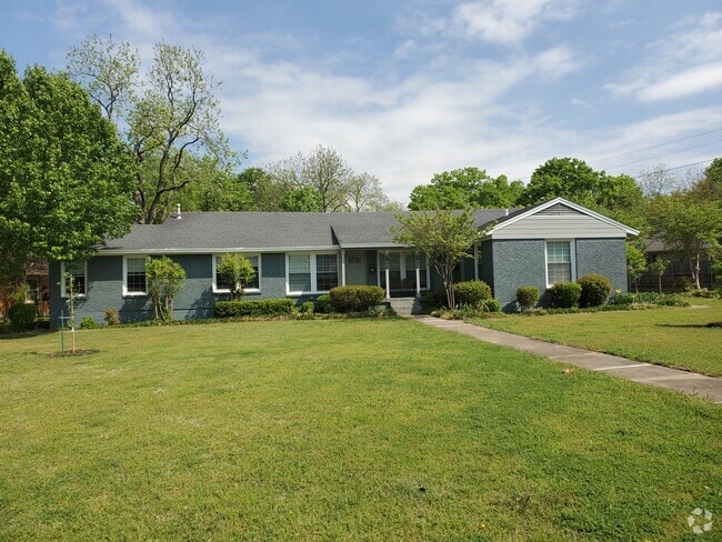 Building Photo - 1661 Mariposa Dr