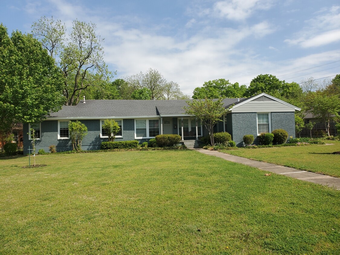 Primary Photo - 1661 Mariposa Dr