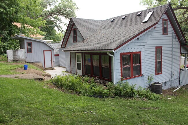 Building Photo - 426 N Main St