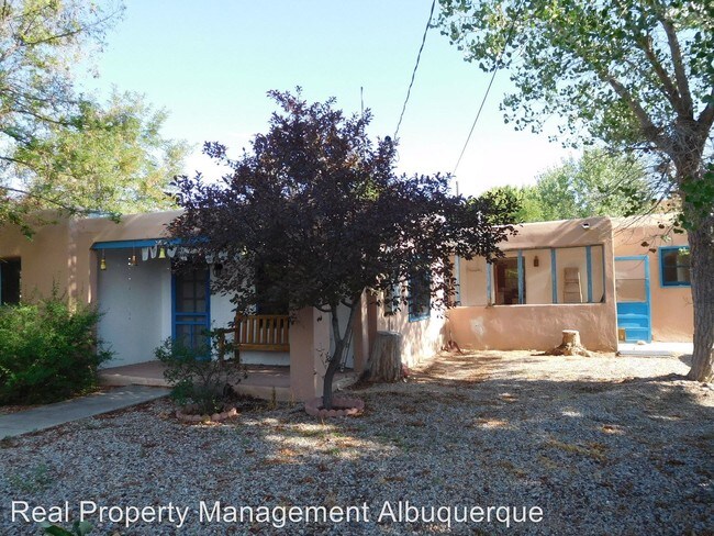 Foto del edificio - 3141 Los Anayas Rd NW