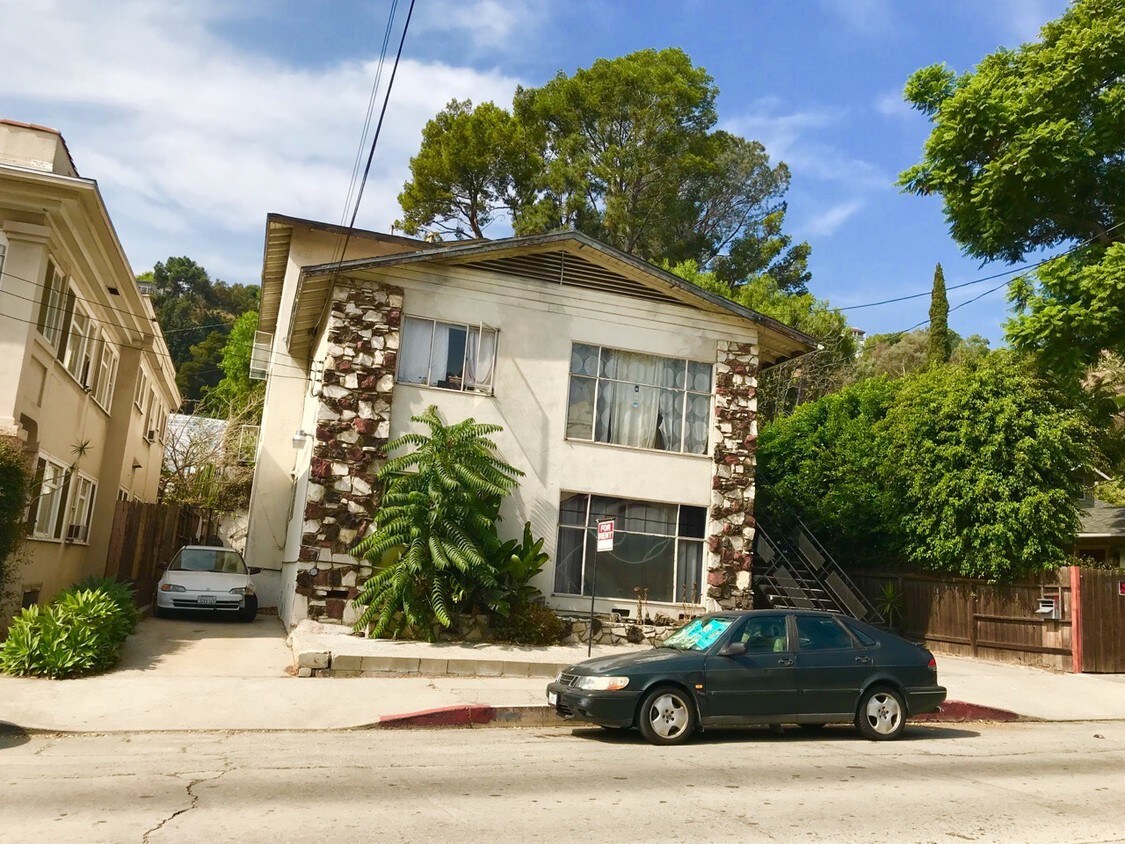2500 N Beachwood Dr, Los Angeles, CA 90068 Apartments in Los Angeles