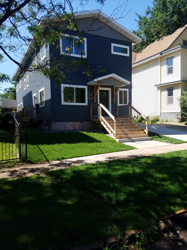 Building Photo - 1048 Dayton Ave