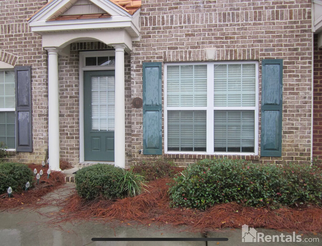Foto principal - 777 King George Blvd