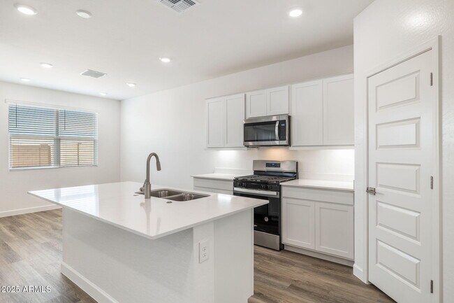 Foto del edificio - 15429 W Hackamore Dr