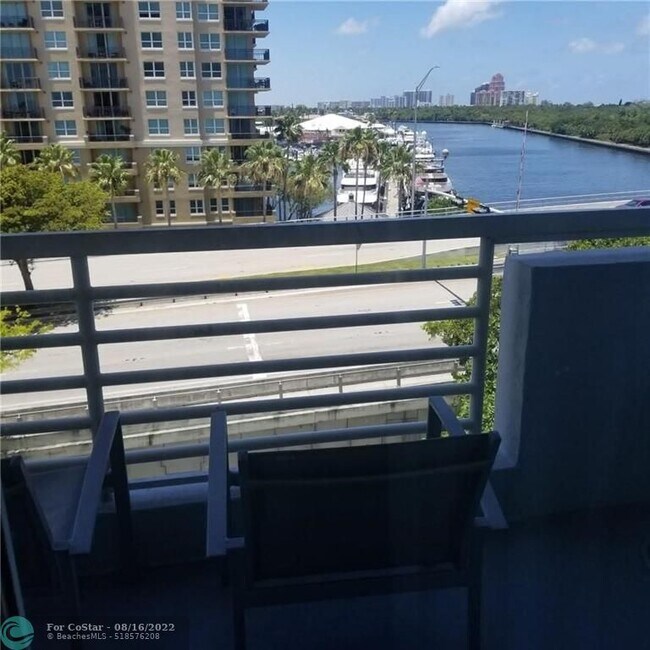Foto del edificio - 2670 E Sunrise Blvd