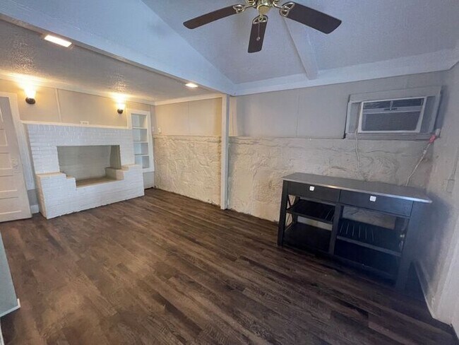Foto del edificio - Cozy 1 Bedroom 1 Bath Downstairs Unit Read...
