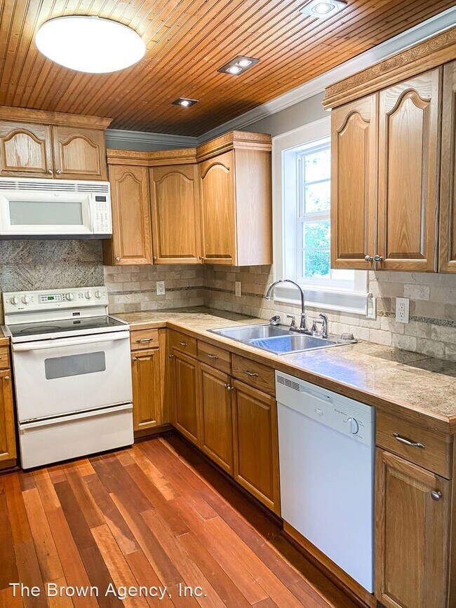 Building Photo - 3 br, 1.5 bath House - 400 Crawford Rd.