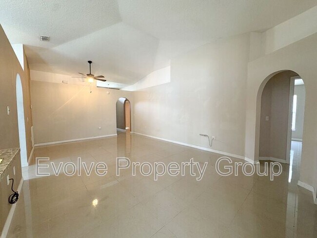 Building Photo - 21 Llanes Pl