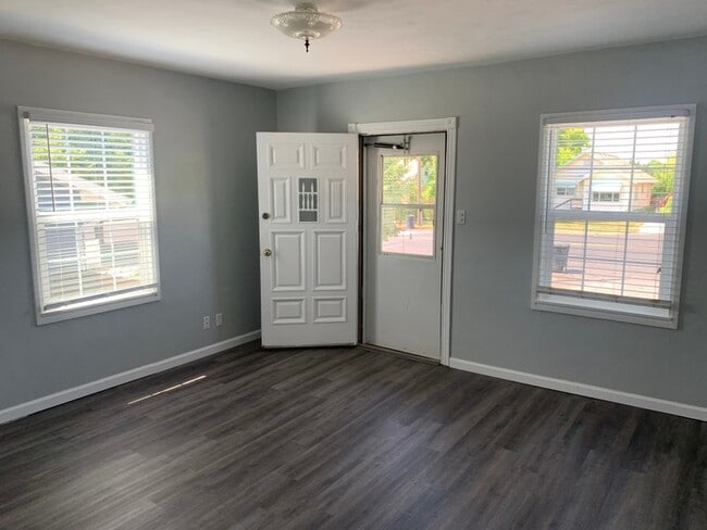 Building Photo - 452 E 700 N