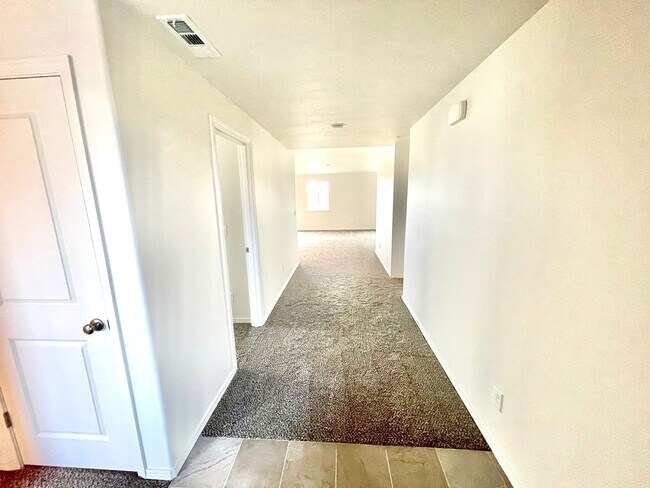 Entrada - 4245 Cove West Dr