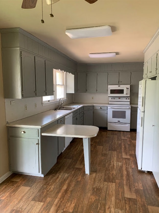 Foto del edificio - Spacious 3-Bedroom with Partially Finished Basement