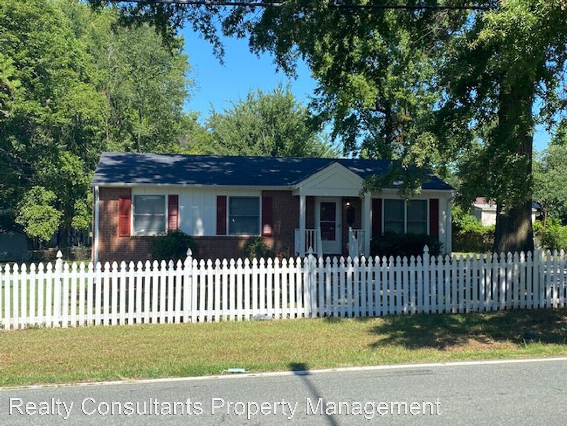 4315 Summit Ave, Greensboro, NC 27405 House Rental in Greensboro, NC