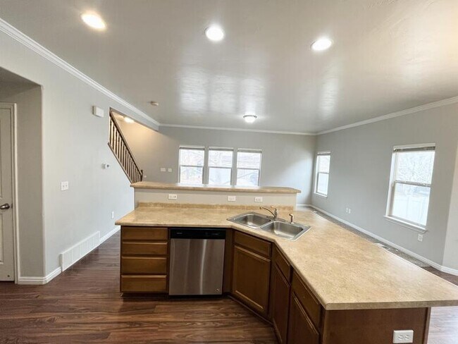 Building Photo - 4858 Victorine St