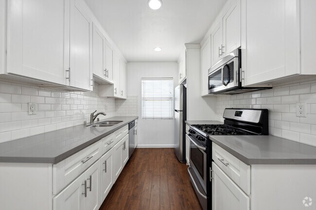 1 habitación, 1 baño, 735 pies cuadrados - 7550 Fountain Ave