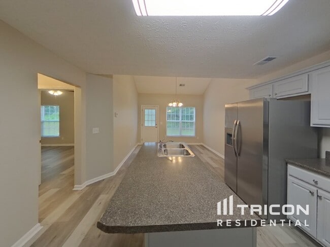 Foto del edificio - 9543 Lakeview Rd