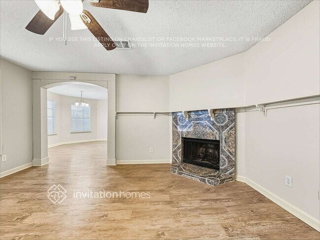 Foto del edificio - 5201 Waltham Ct